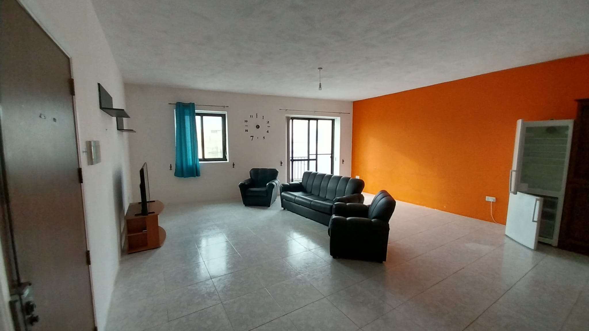 Large 3 bedroom apartment (no sharing) - Image 1